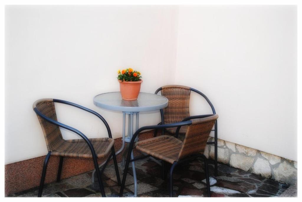 Apartment Alma *
